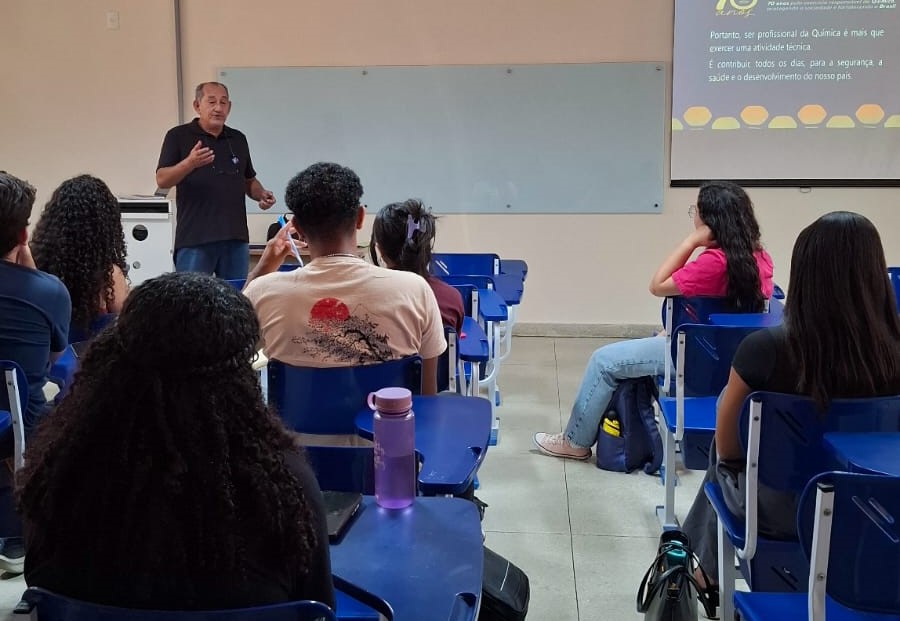 EM VITÓRIA DA CONQUISTA, CRQ ITINERANTE DESTACA RELEVÂNCIA DO CONSELHO PARA ESTUDANTES DE BIOTECNOLOGIA
