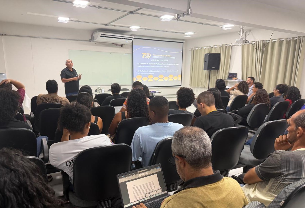 DIRETOR DJALMA NUNES APRESENTA PALESTRA “O CRQ 7 E SUA RELEVÂNCIA PARA OS PROFISSIONAIS DA QUÍMICA” NA UESB 