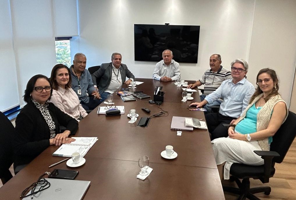 INTEGRANTES DO CRQ 7 PARTICIPAM DE REUNIÃO INSTITUCIONAL NA FIEB
